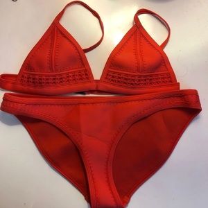 Triangl red velvet set